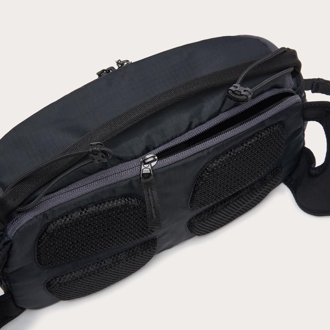 新品未使用 オークリー Seeker Traverse Rc Hip Pack