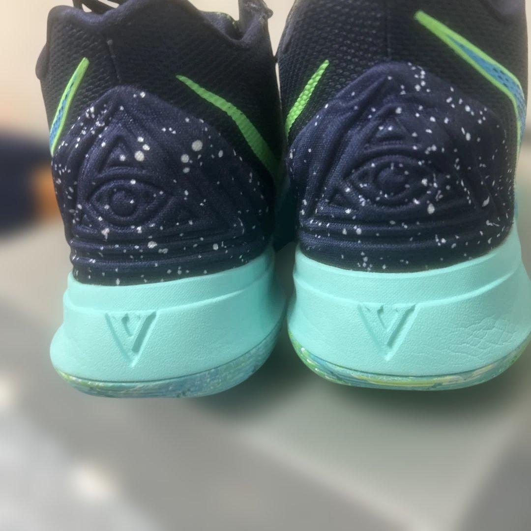 シューズ(男性用) Kyrie 5 ufo