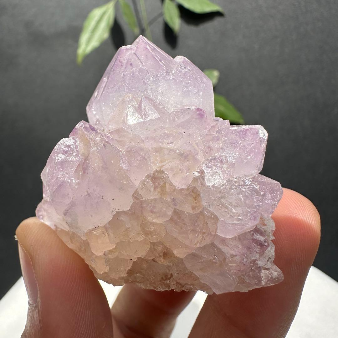 天然石アメジストの原石　置物　鉱物D.438