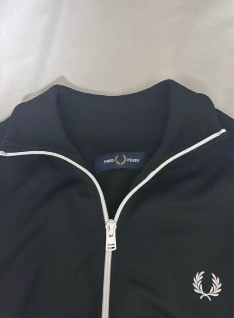 Fred Perry フレッドペリー　トラックジャケット　黒(Sサイズ)
