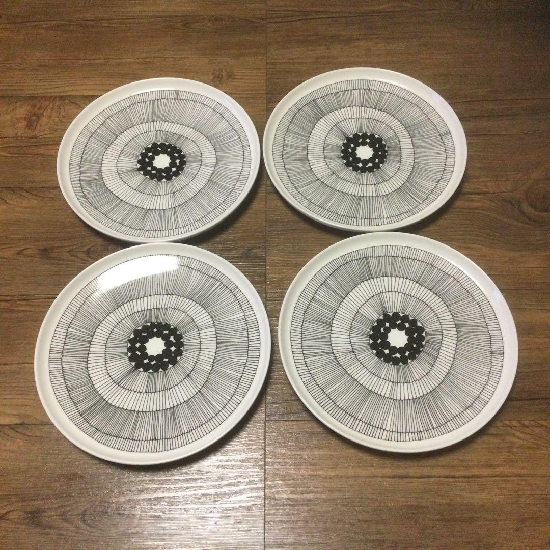 マリメッコ　シイルトラプータルハ　プレート25cm4枚セット