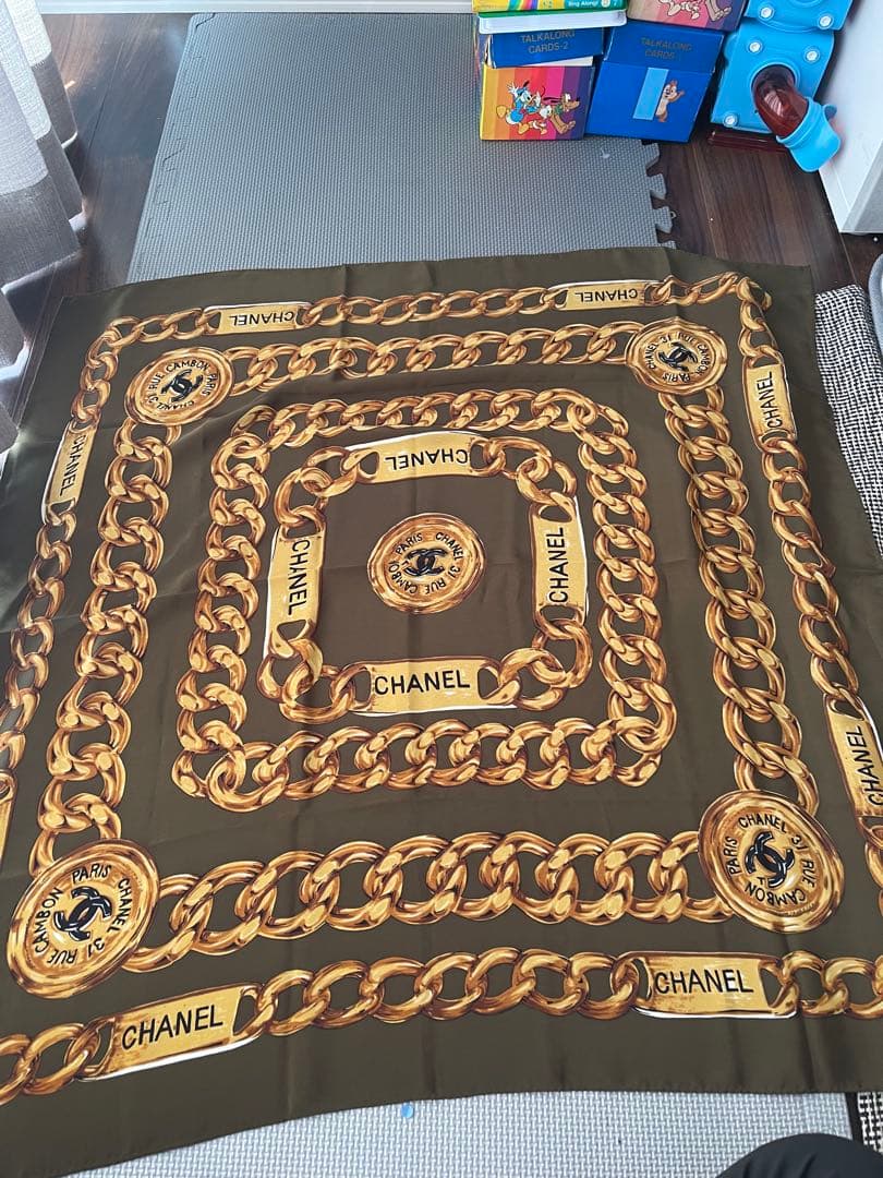 CHANEL 100%シルク スカーフ チェーンデザイン