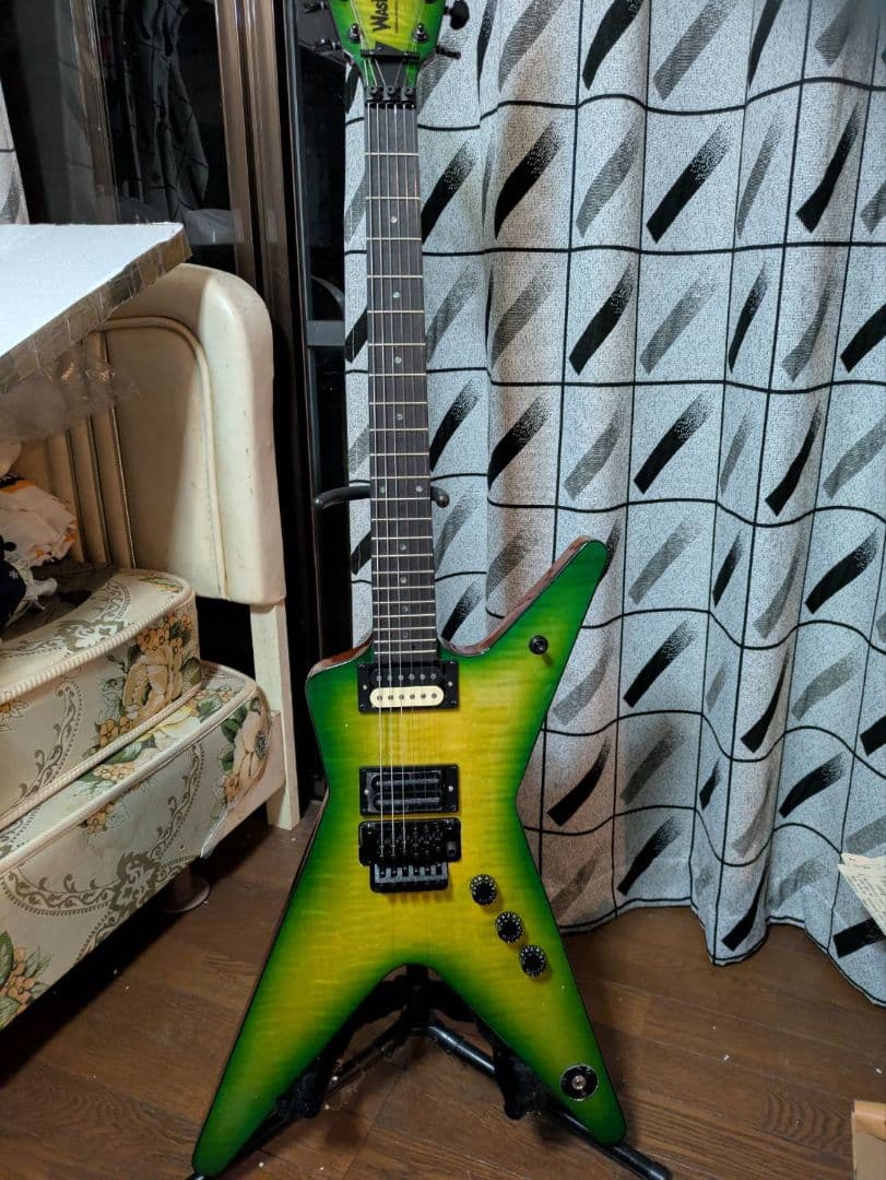 M*3様 変形ギター エレキギター グリーンサンバースト　ノーブランド