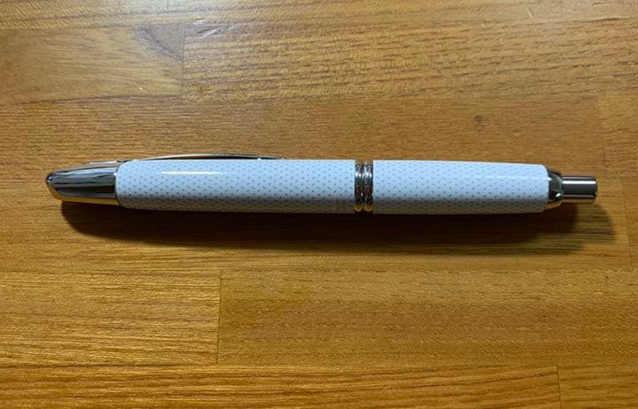 【限定・廃盤品】Fニブ パイロット 万年筆 キャップレス 絣(かすり) 白