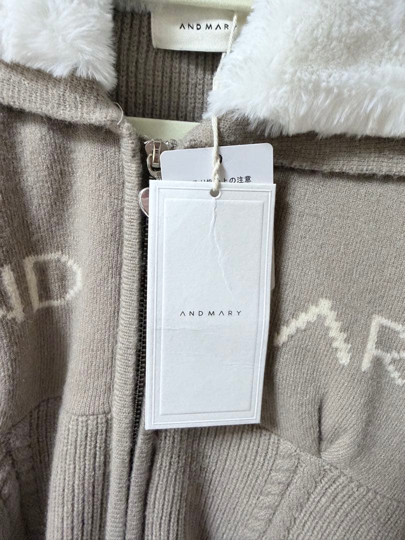 Mary logo zip tops andmary ベージュ