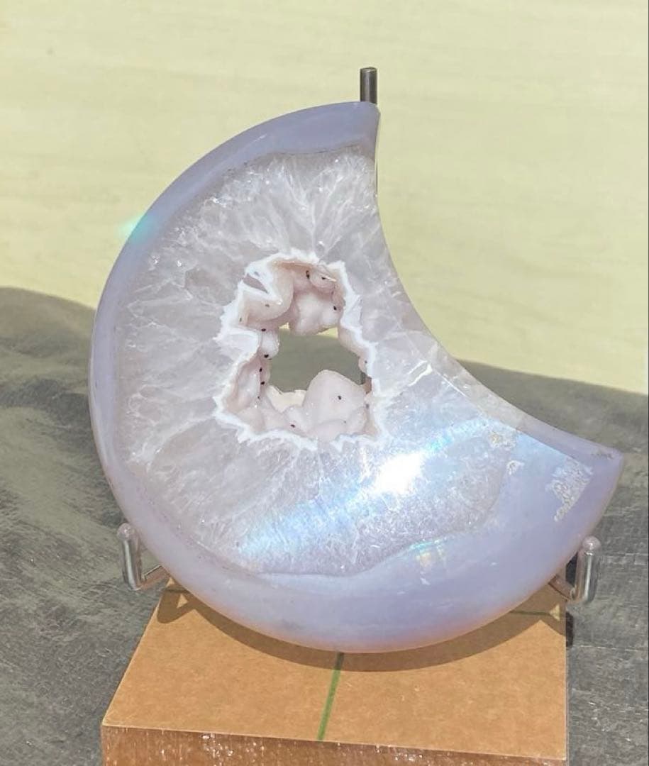 【健康・長寿・子宝】 瑪瑙⭐️月⭐️白シュガー⭐️トルマリン共生⭐️台座付き N111