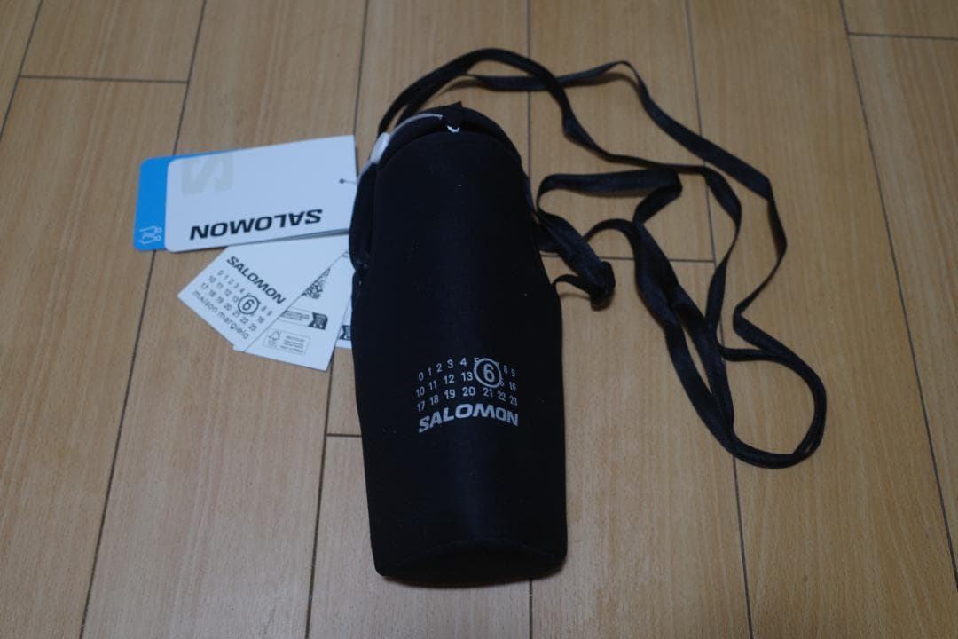 新品 人気コラボ MM6 x SALOMON ウォーターボトル& ホルダーバッグ
