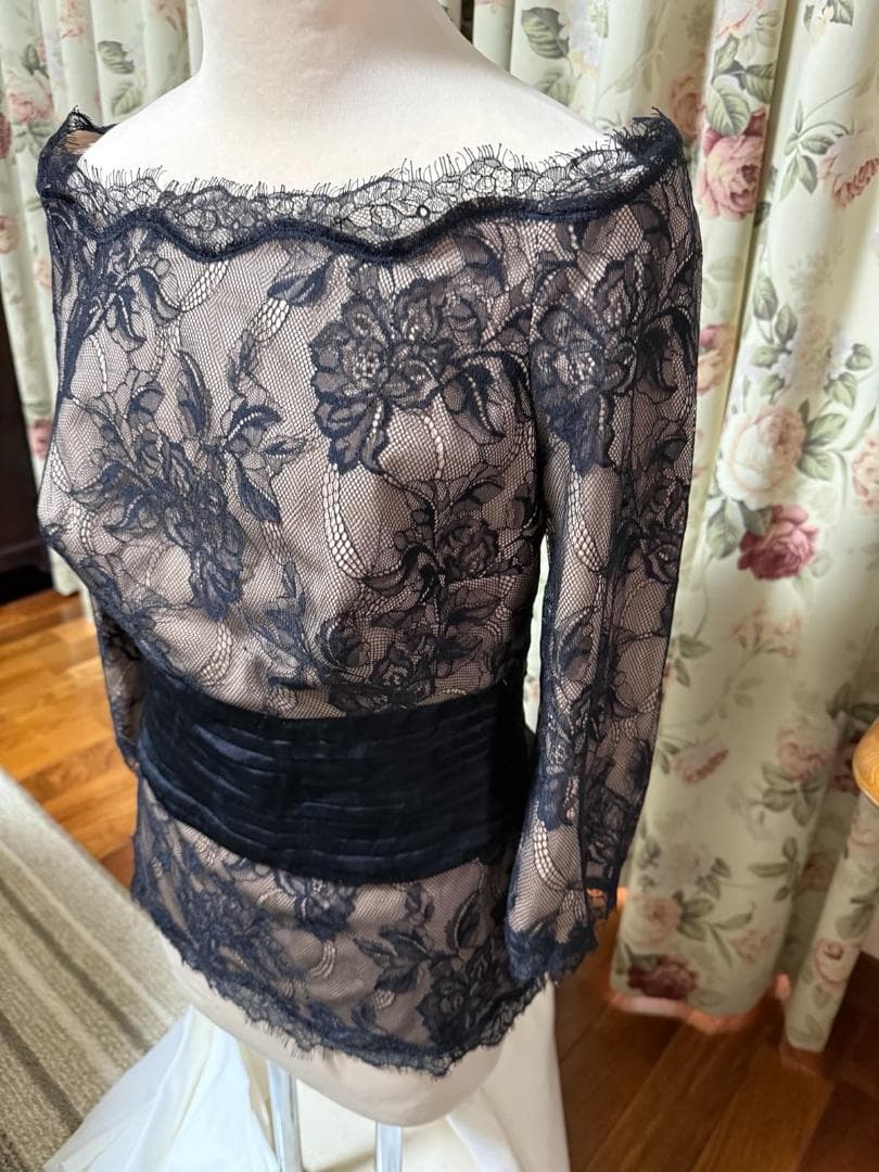 Tadashi shoji オフショルダーレーストップス J024