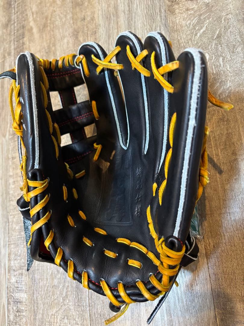 硬式野球グローブ 玉澤黒赤ストライプ