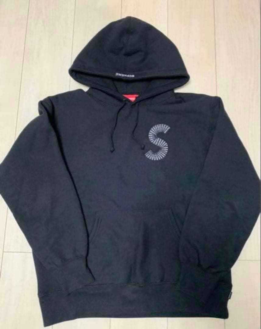 supremeパーカー
