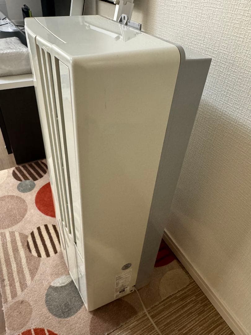コロナルームエアコンウインド形冷房専用 形式名CW- 1 610 取り付け枠無し