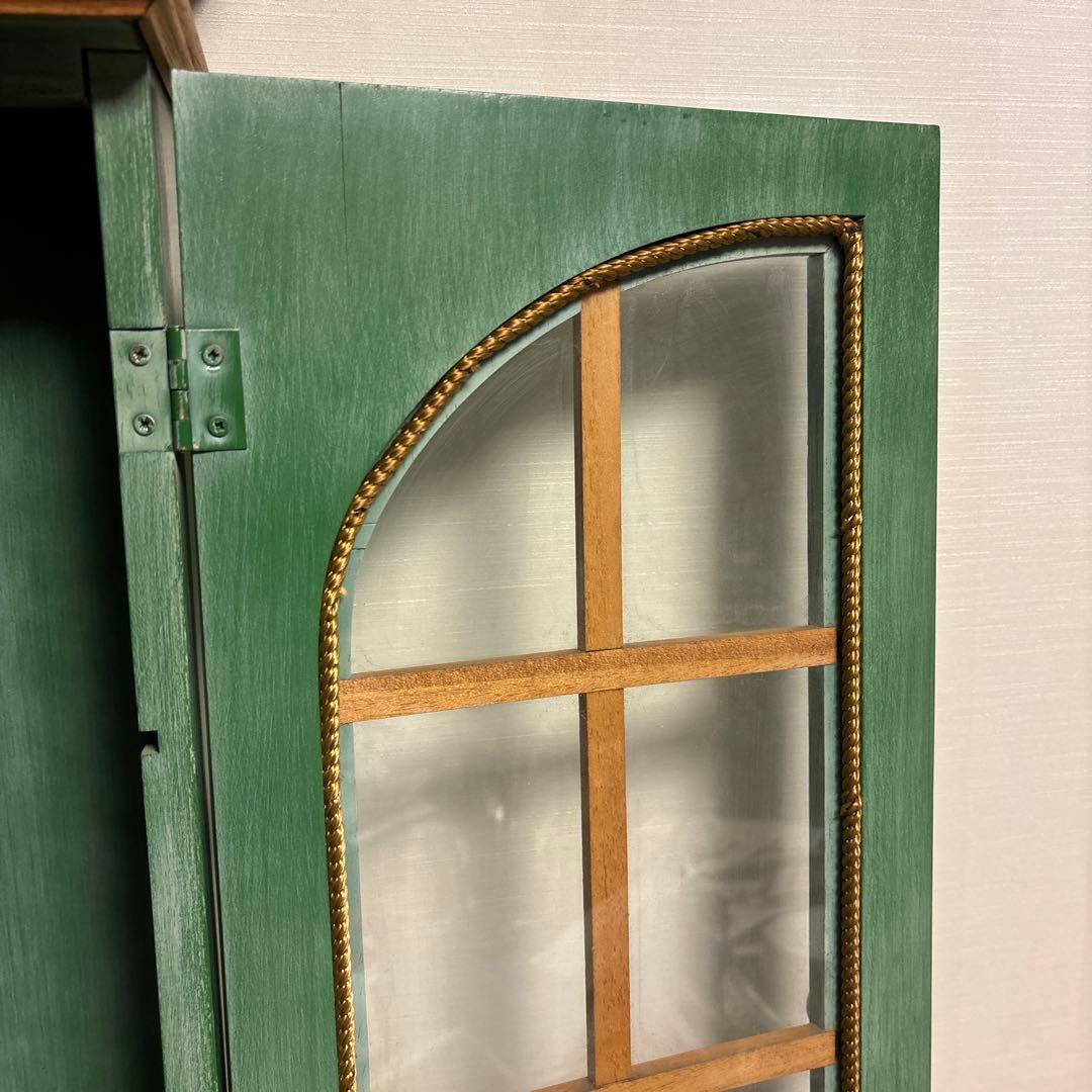 ウォールシェルフ 木製ウォールラック ガラス扉付き アンティーク調 イタリア