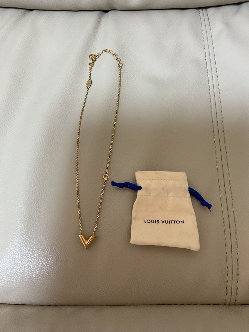 LOUIS VUITTON ゴールド V字 ネックレス