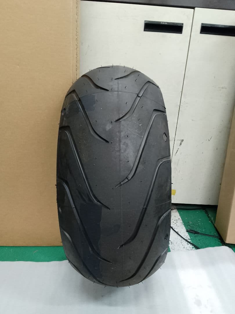 ハーレー ブレイクアウト タイヤ 240/40R18 2021年製