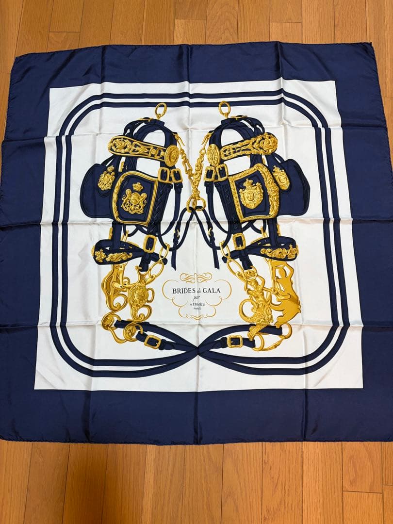 HERMÈS BRIDES de GALA シルクスカーフ