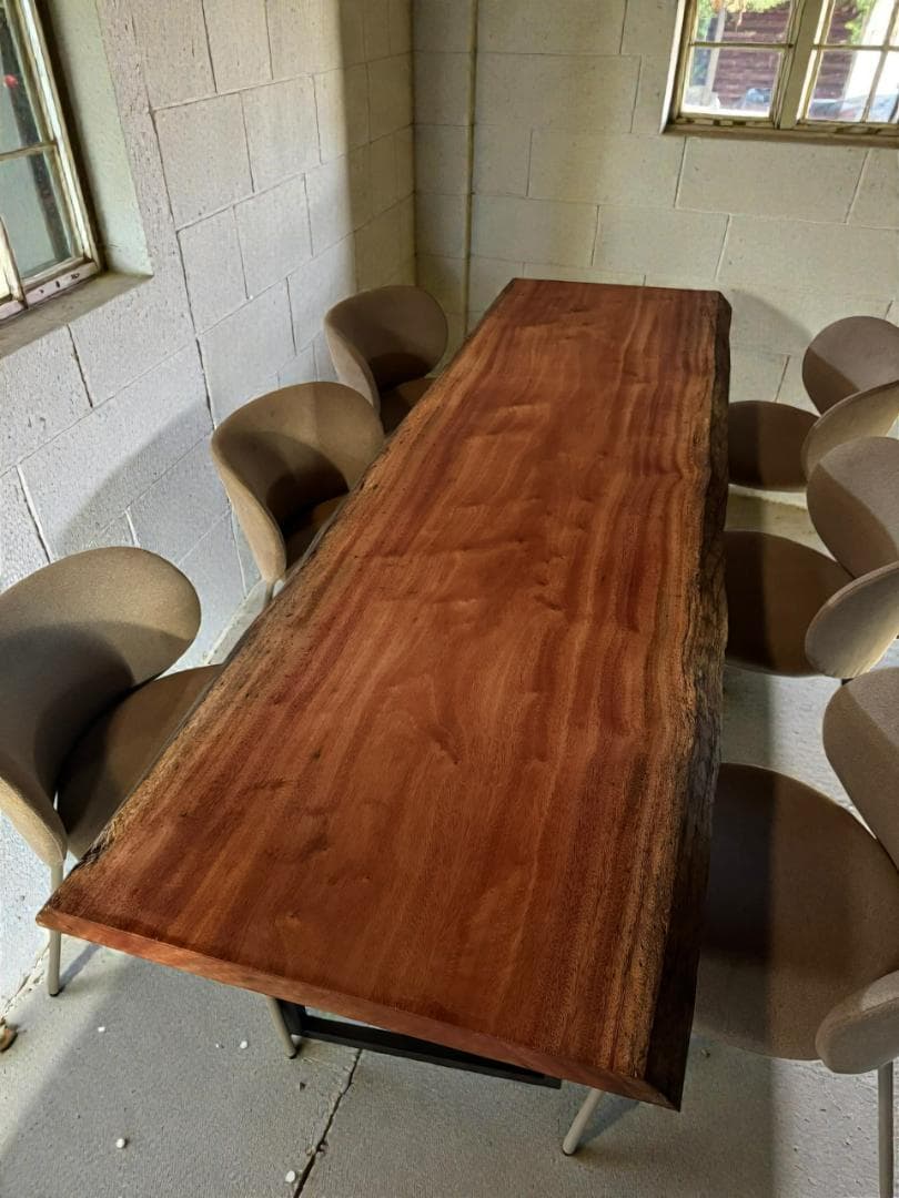 マホガニー一枚板テーブル2350mm/ 深紅の艶が放つ重厚な存在感