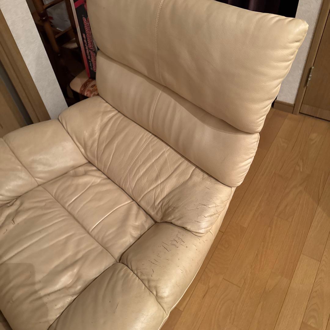 カリモク　クリーム色 ソファ オットマン付き