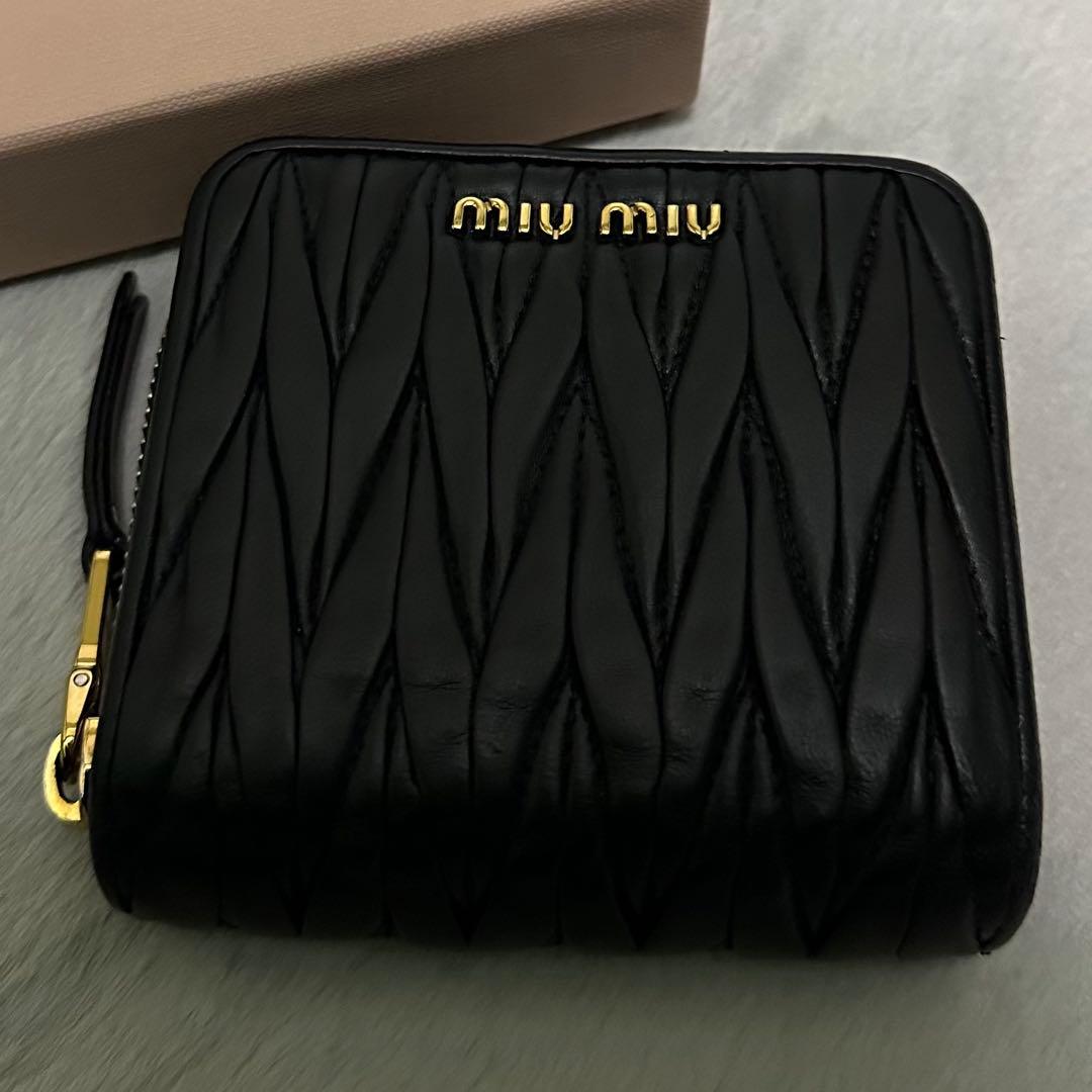 MIU MIUミュウミュウ 折り財布　マテラッセ　ラウンドファスナー