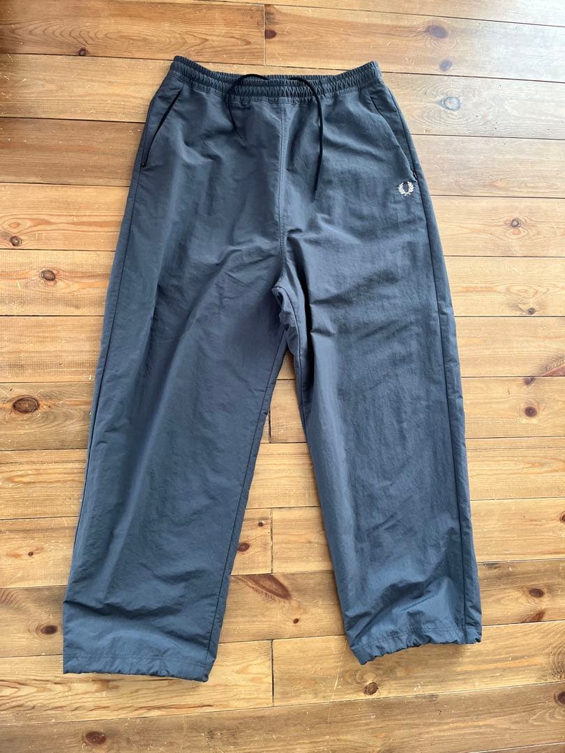 フレッドペリー　シェルパンツ