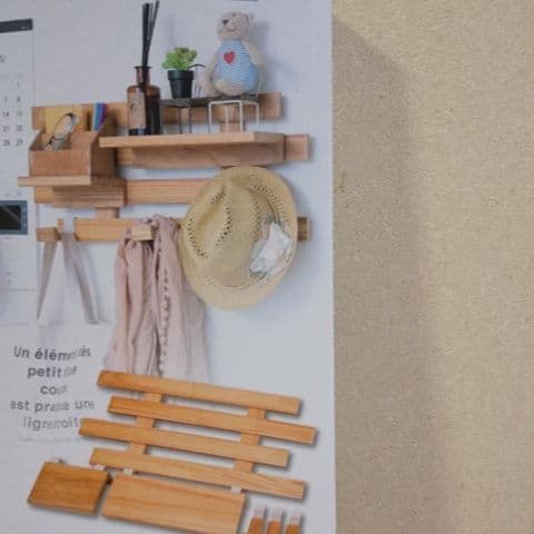 壁につけられるすのこ