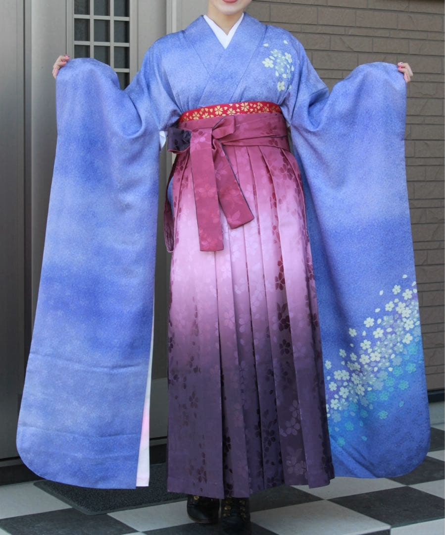 桜模様の振袖（紫）（ラベンダー）