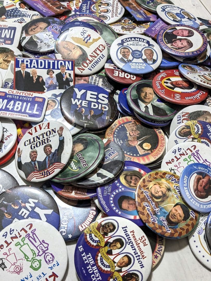 アメリカの缶バッジ 118個 まとめ売り ビンテージ ピンバッジ USA