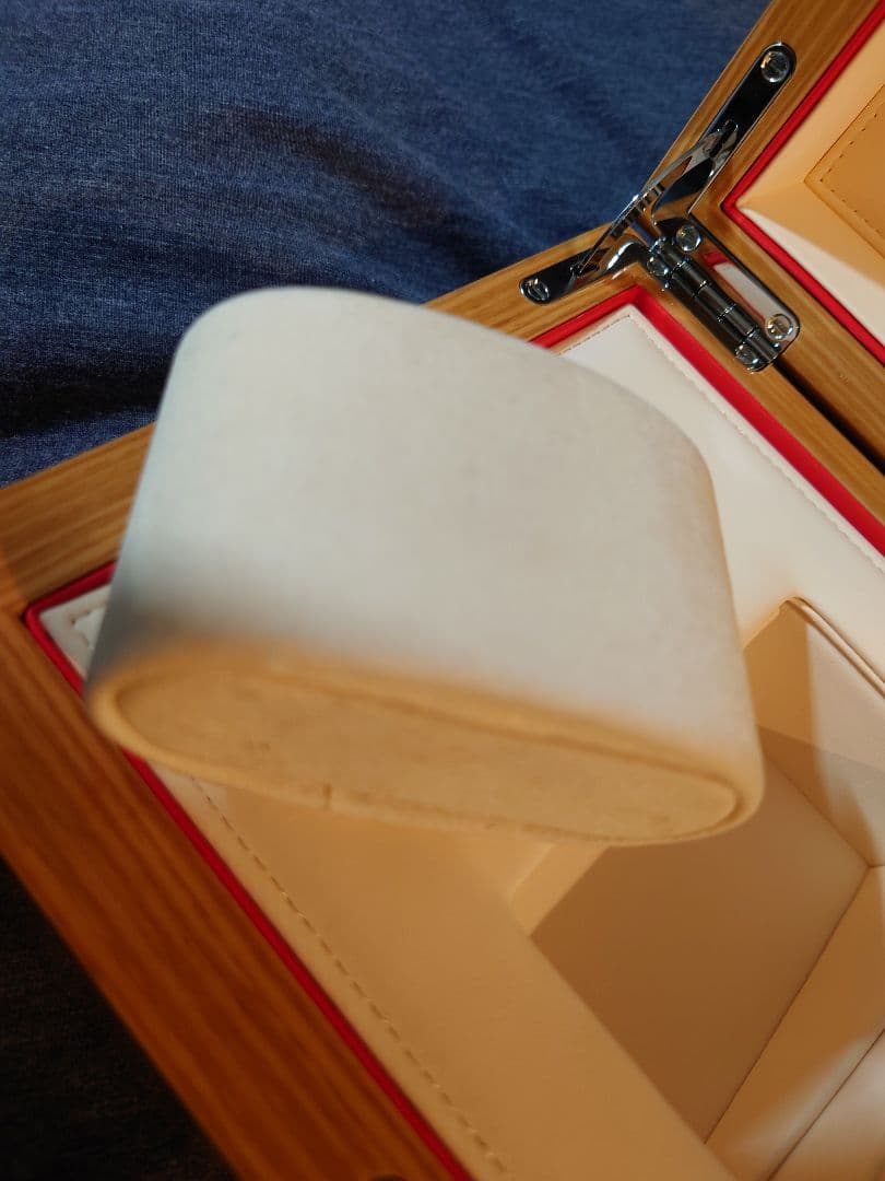 USED OMEGA 時計ケース 木製