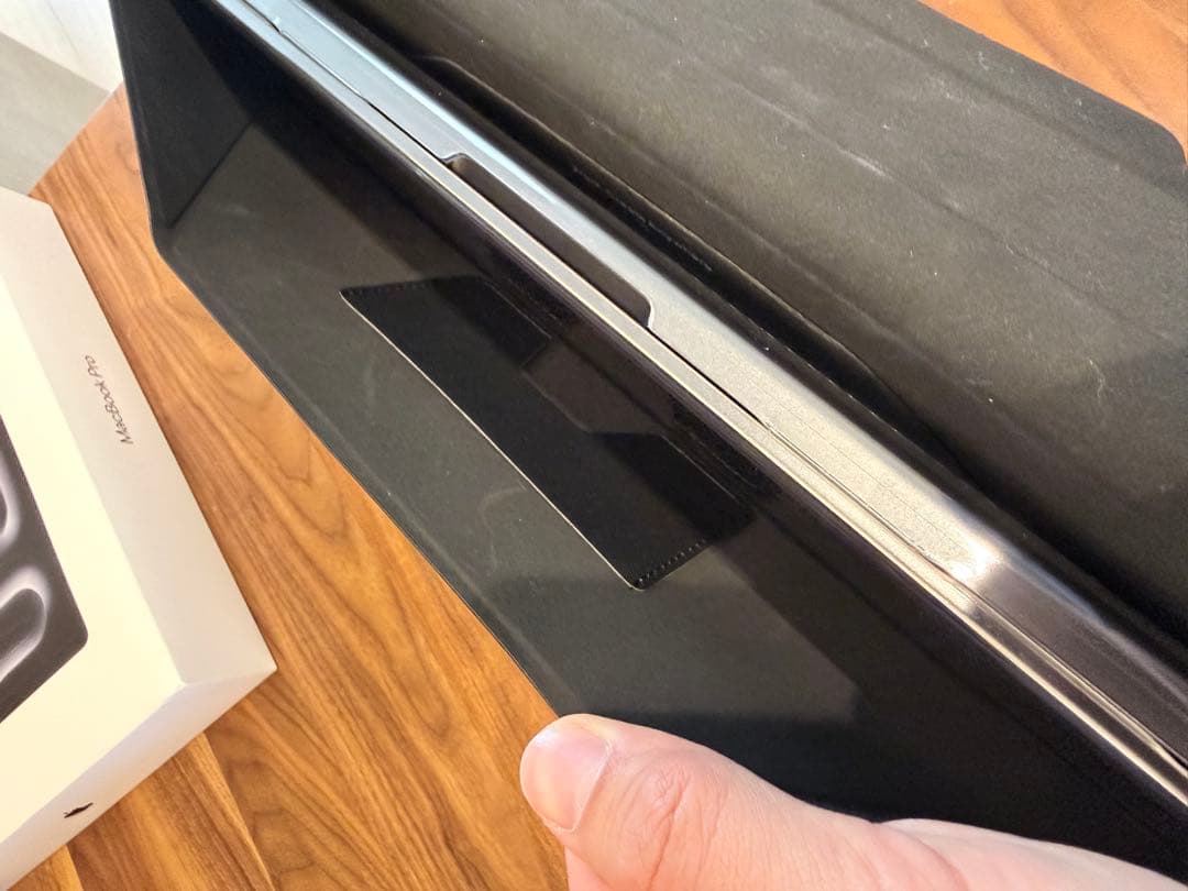 MacBook pro M4 32GB 1TB、MOFTケース、ハードケース付き