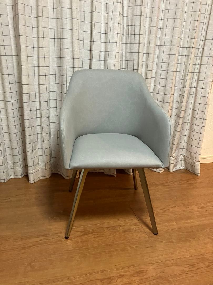 処分価格 ダイニングチェア　ローラ　ライトグレー色　ほぼ新品