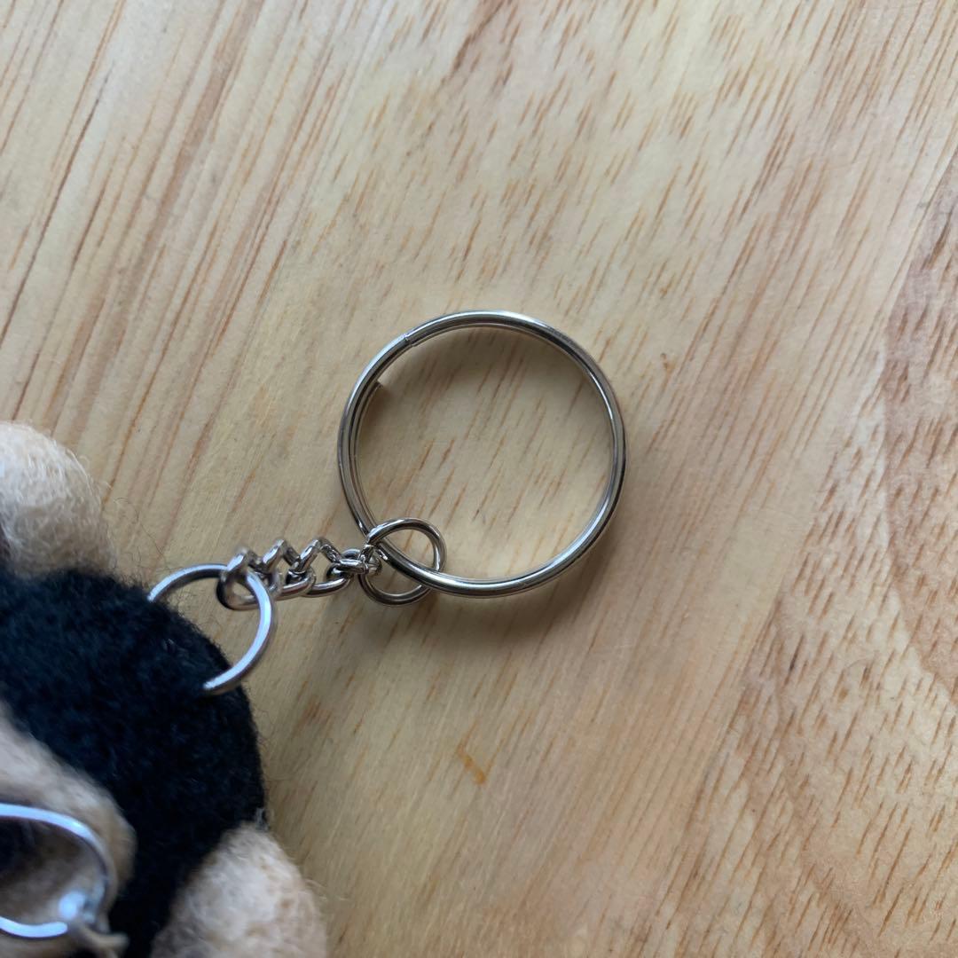 羊毛フェルトキーホルダー　お猿のフランク