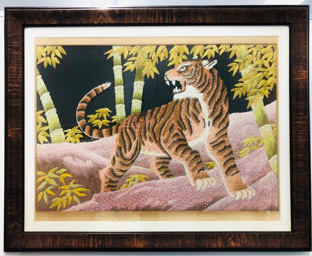 美品！ 虎の絵 刺繍絵 シルク刺繍虎アート