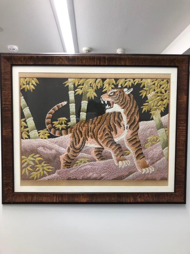 美品！ 虎の絵 刺繍絵 シルク刺繍虎アート