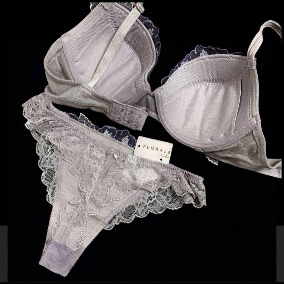 E70M トリンプ 百貨店ライン フロラーレ 大輪の芍薬 ブラ＆ハイキニ＆ソング