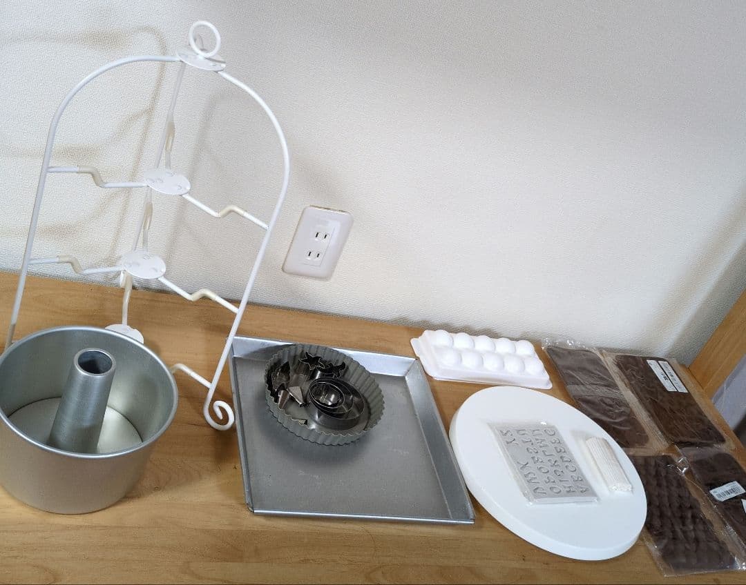 製菓用具セット（ケーキ保存ケース・回転台　他）