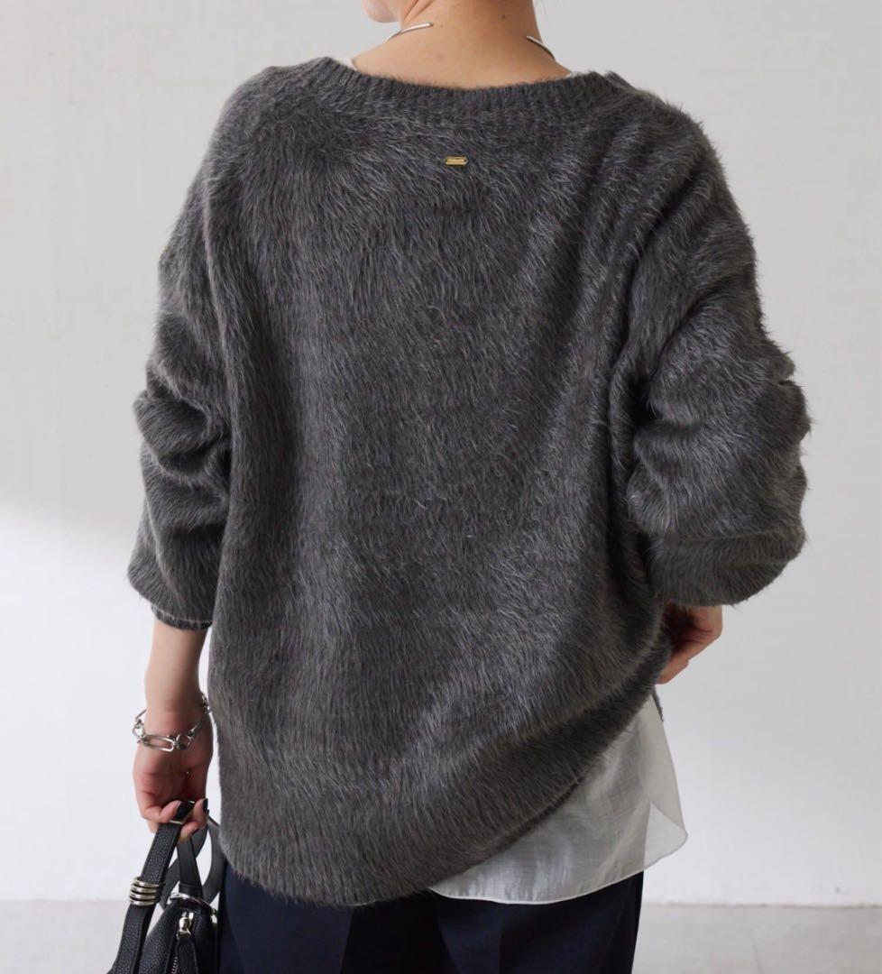 美品⭐︎エアリー深Vニット