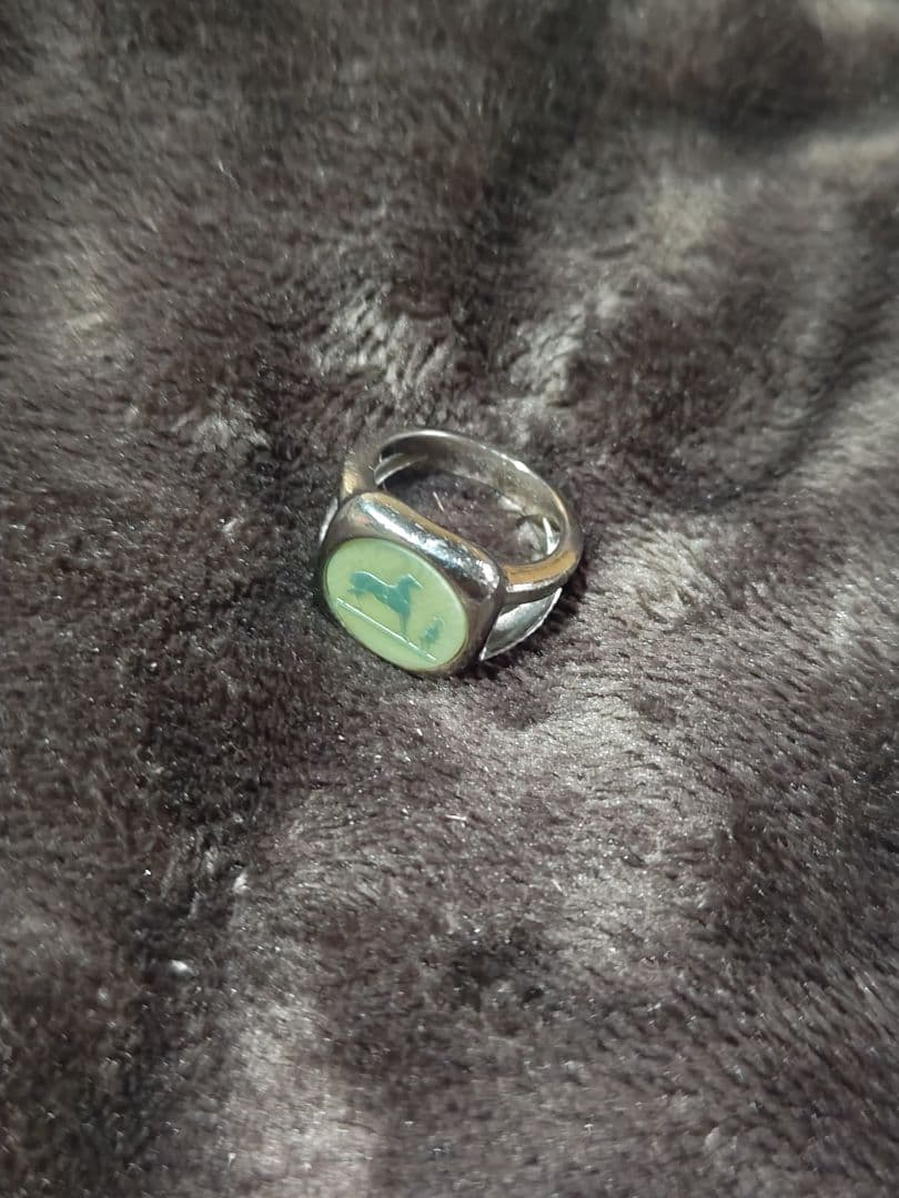 Ｊ*Ｊ様 犬の彫刻 シルバーリング 薄緑色