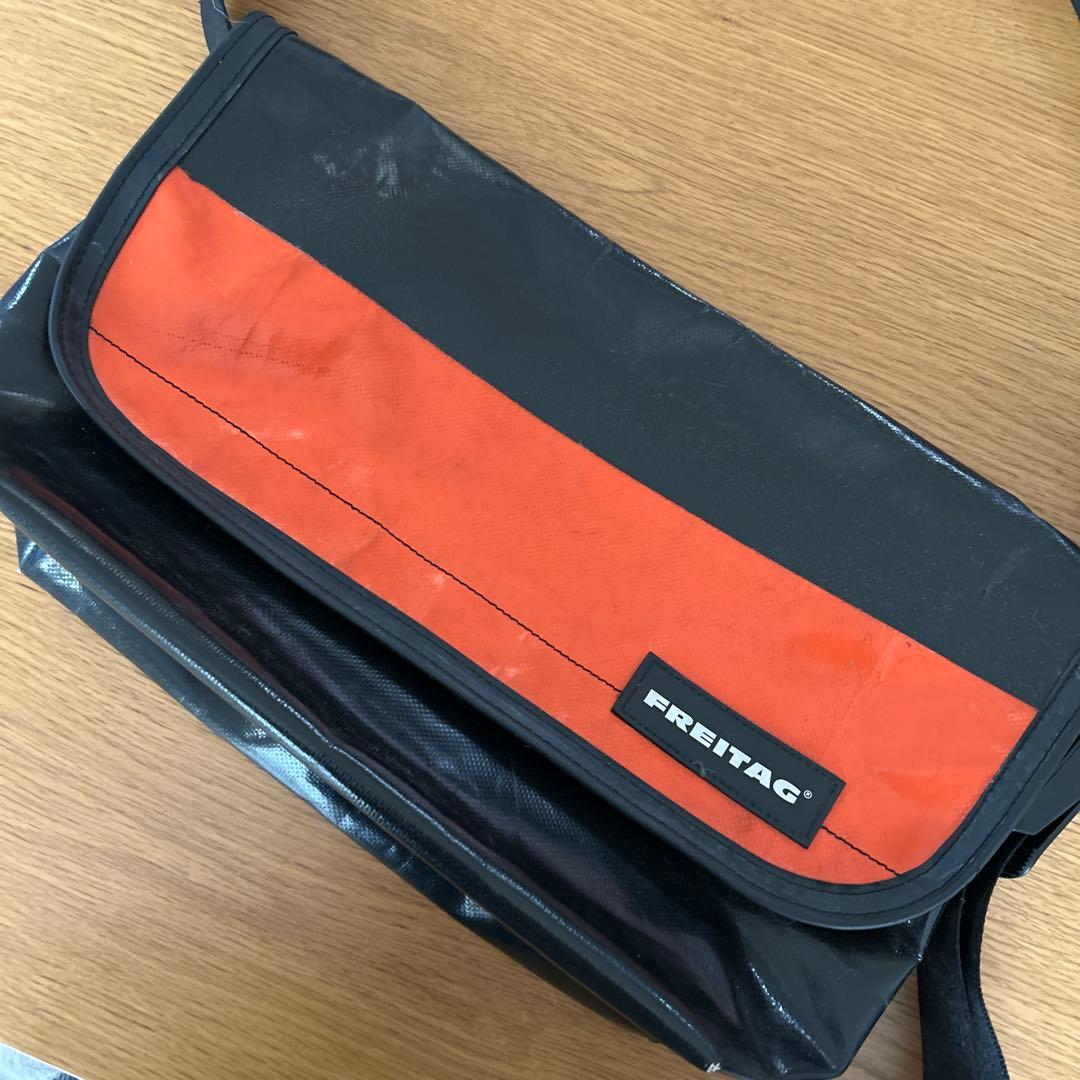 FREITAG メッセンジャーバッグ 黒/オレンジ