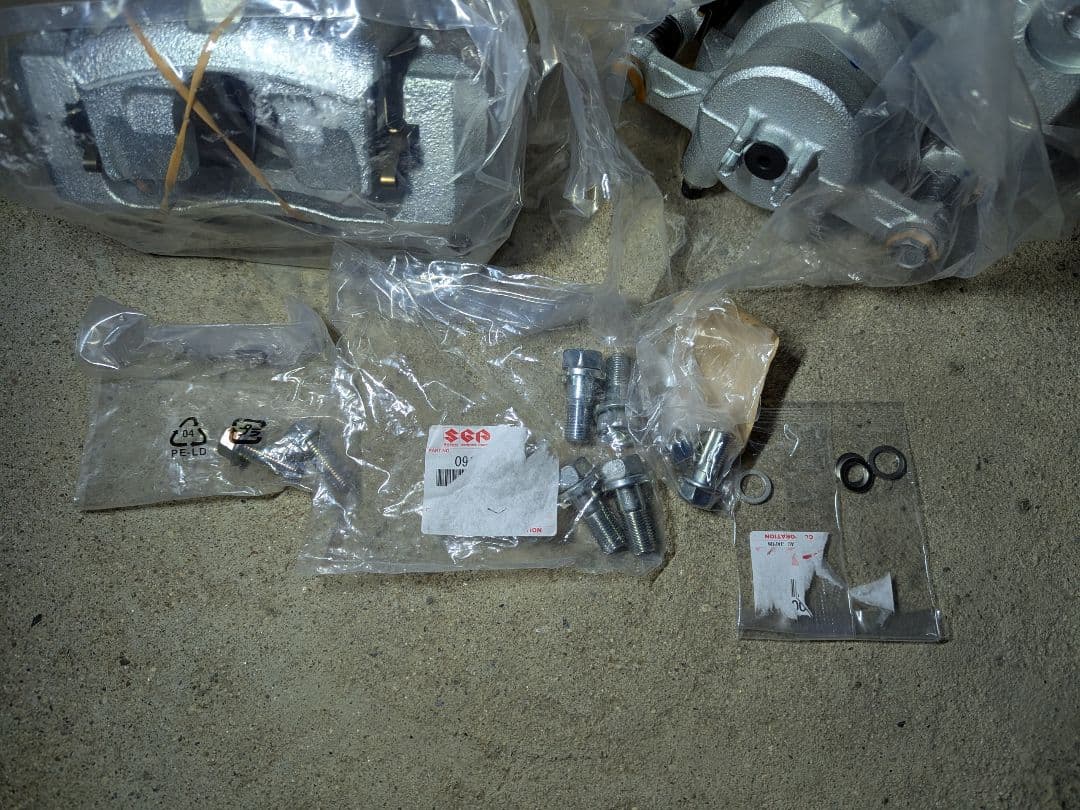 【新品】スズキ純正 ZC33S用 ブレーキキャリパー(フロント)