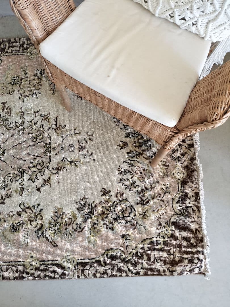 ブラウンとピンクベージュのヴィンテージトルコラグ　石田ゆり子さん　No.756