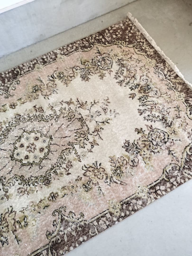 ブラウンとピンクベージュのヴィンテージトルコラグ　石田ゆり子さん　No.756