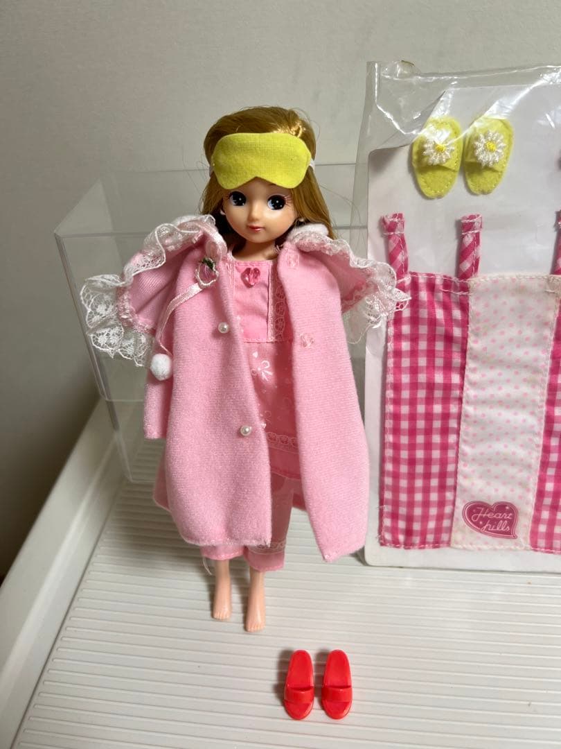 りかちゃんのお人形（寝巻き衣装とクッション）