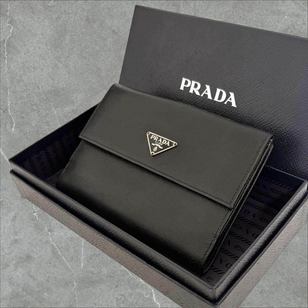 極美品✨ PRADA プラダ 三つ折り財布 サフィアーノ ブラック 三角ロゴ