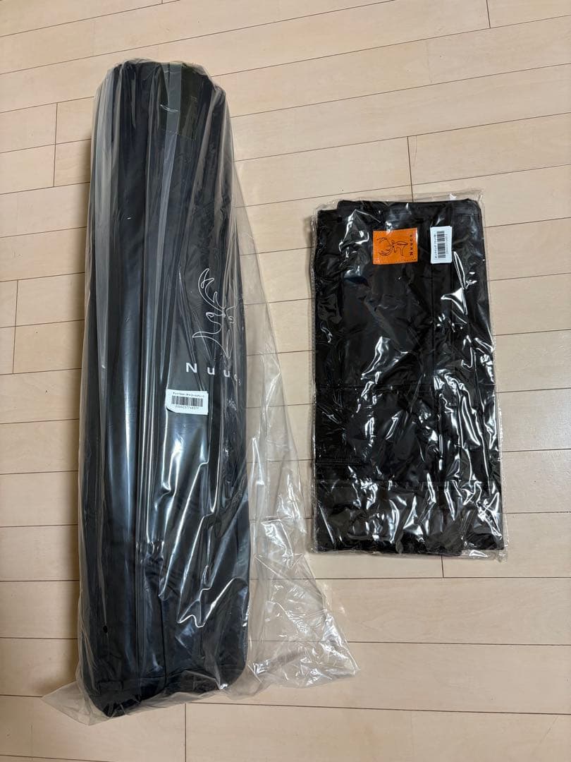 nuucaスリーピングマット新品インフレータマット　ポンプ袋付きチャコールグレー