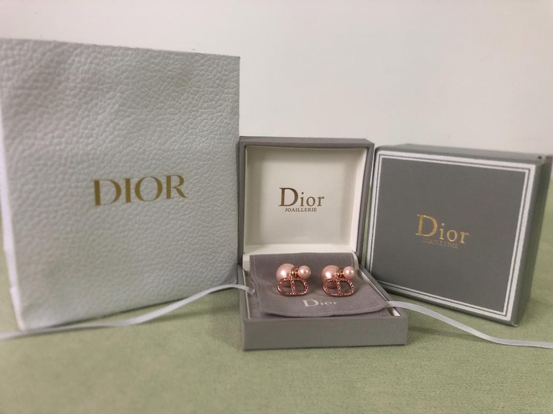 パールピアス　ｃｄロゴ　ピンクゴールド　上品 レディース