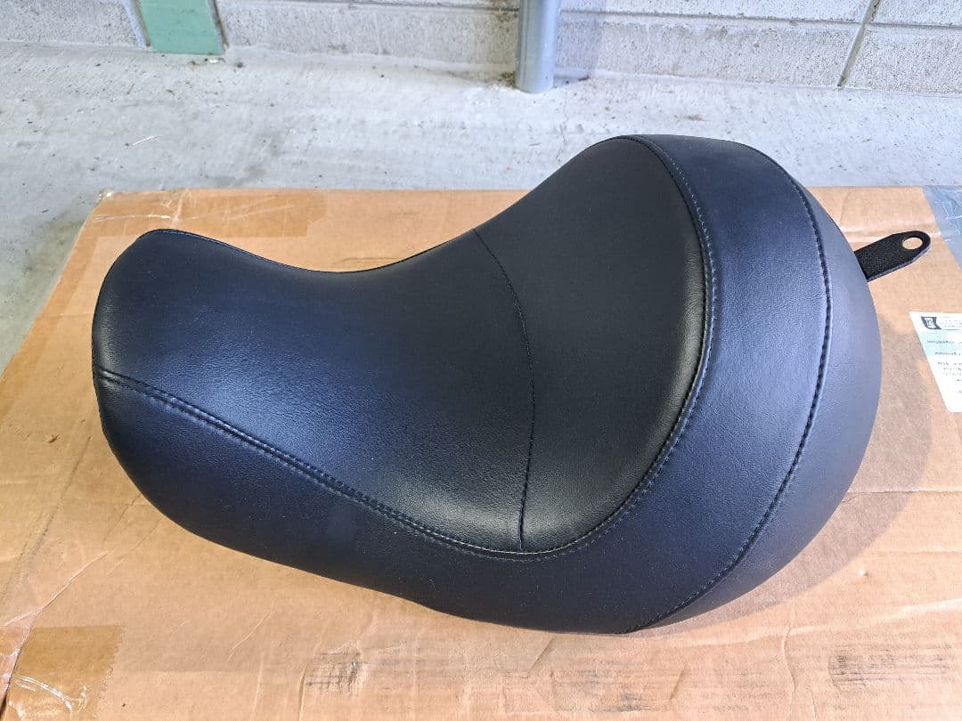 足つき性バツグン！ハーレー純正　　スーパーリーチ・ソロシート '06〜ダイナ系