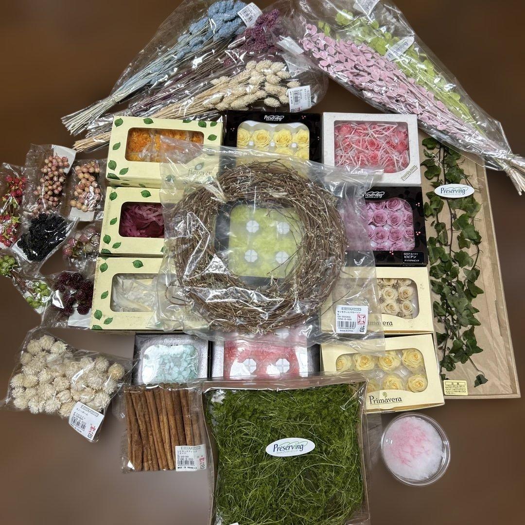 プリザーブドフラワーとリース素材29点セット