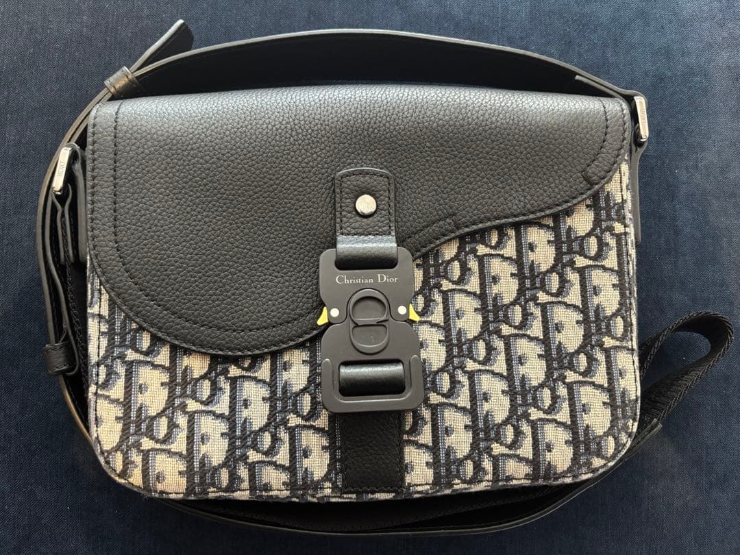 DIOR メンズ　サドル フラップ付き メッセンジャー バッグ　スモール