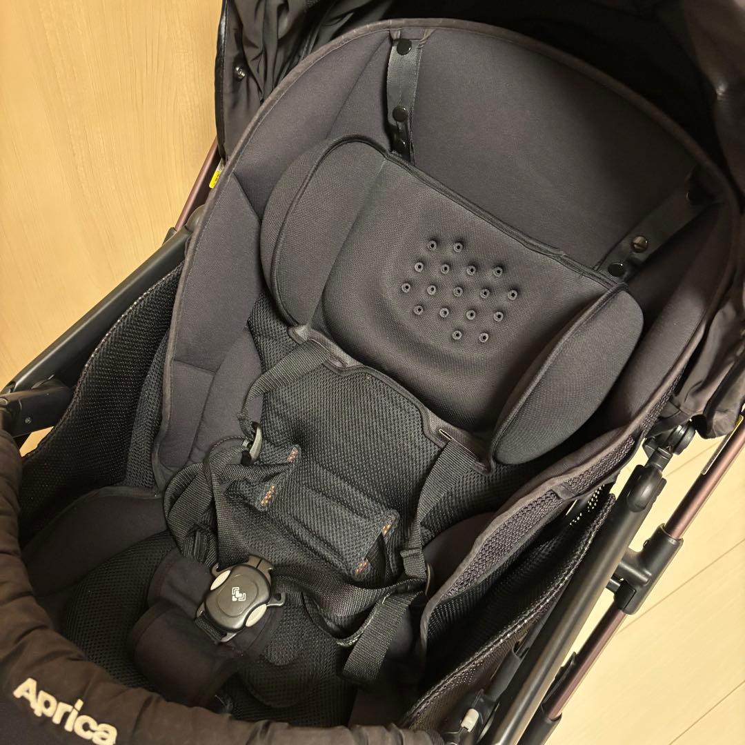 mimi　Aprica ブラックベビーカー
