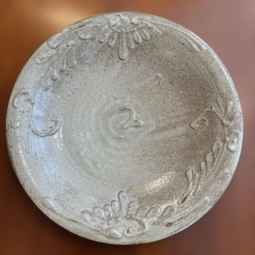 読谷焼.北窯.宮城正亨.尺皿.化粧土. イッチン.