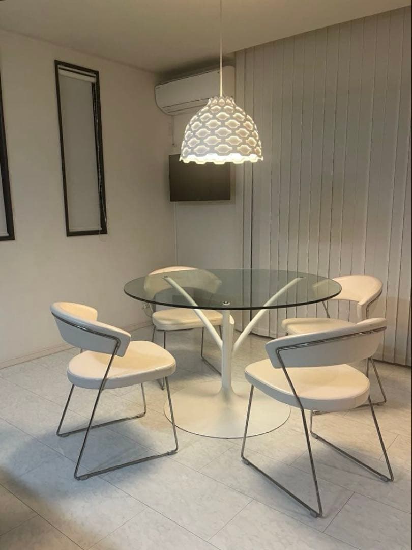 Calligaris 円形ガラスダイニングテーブル